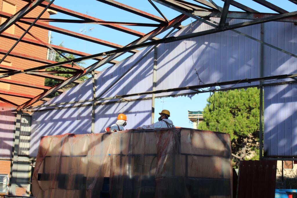 Bonifica e rimozione del manto di copertura in cemento amianto