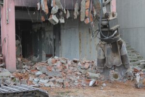 Rimozione lastre di copertura in cemento-amianto e successiva demolizione del fabbricato