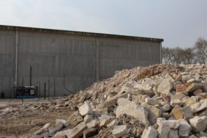 Rimozione lastre di copertura in cemento-amianto e successiva demolizione del fabbricato