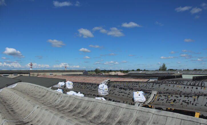 Esecuzione dei lavori di rimozione di lastre di copertura in cemento amianto e demolizione dell’ex sede della Bonfiglioli in Via Papa Giovanni XXIII, Calderara di Reno | Bologna